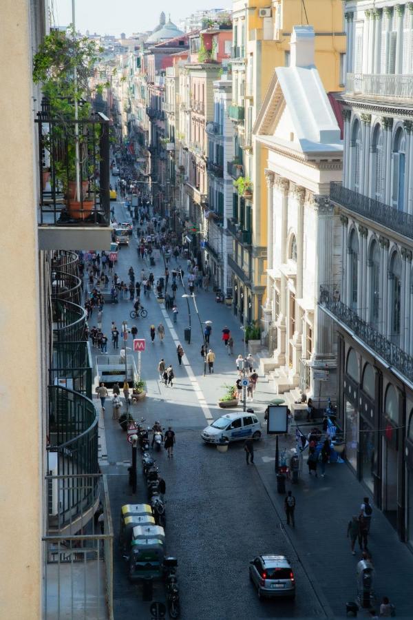 Lagi Suites Napels Buitenkant foto