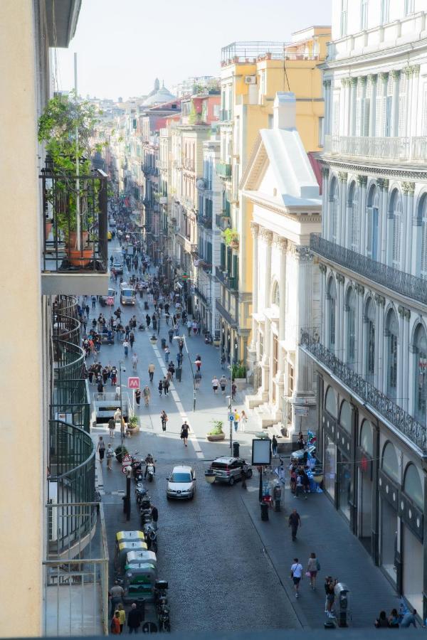Lagi Suites Napels Buitenkant foto