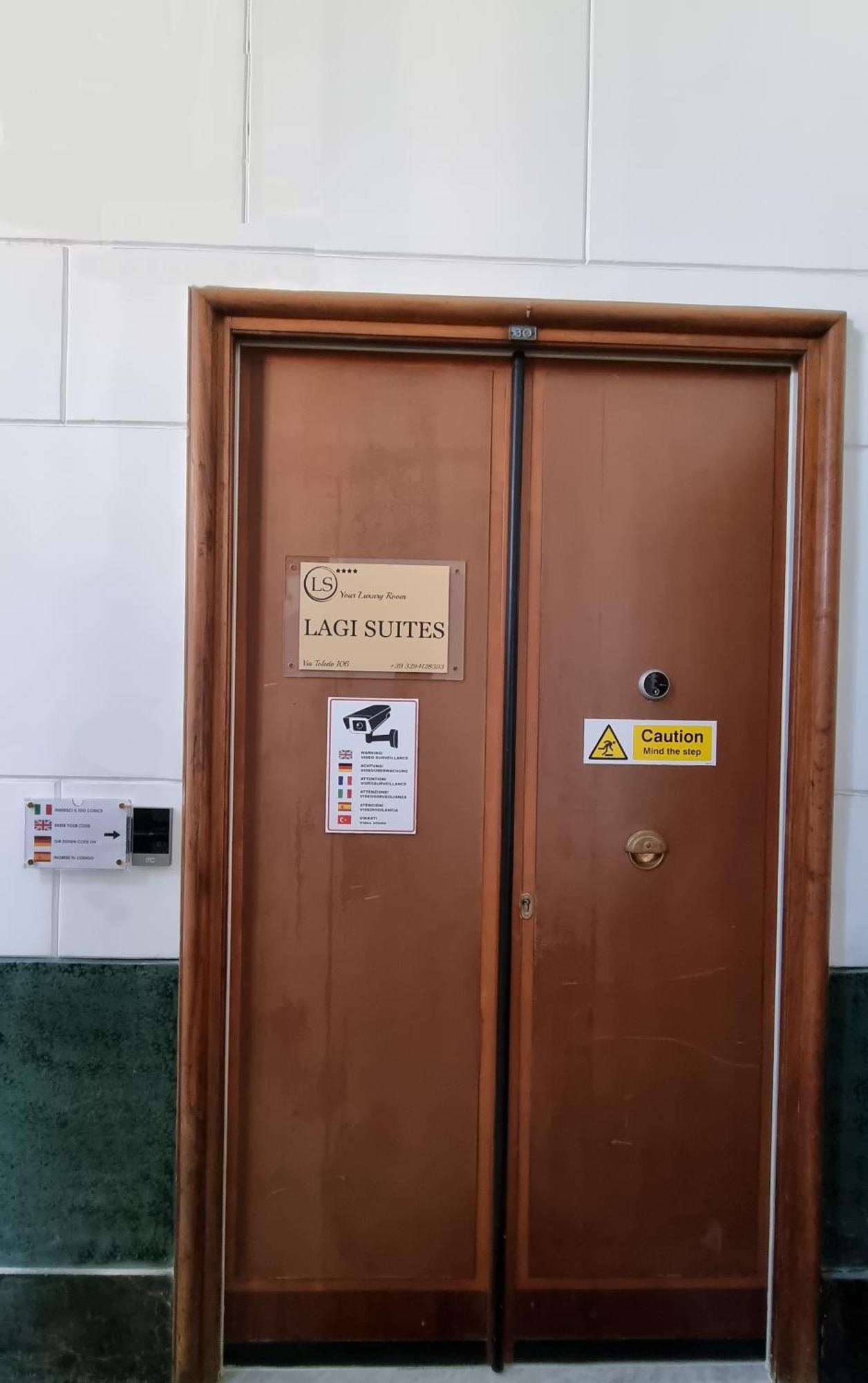 Lagi Suites Napels Buitenkant foto